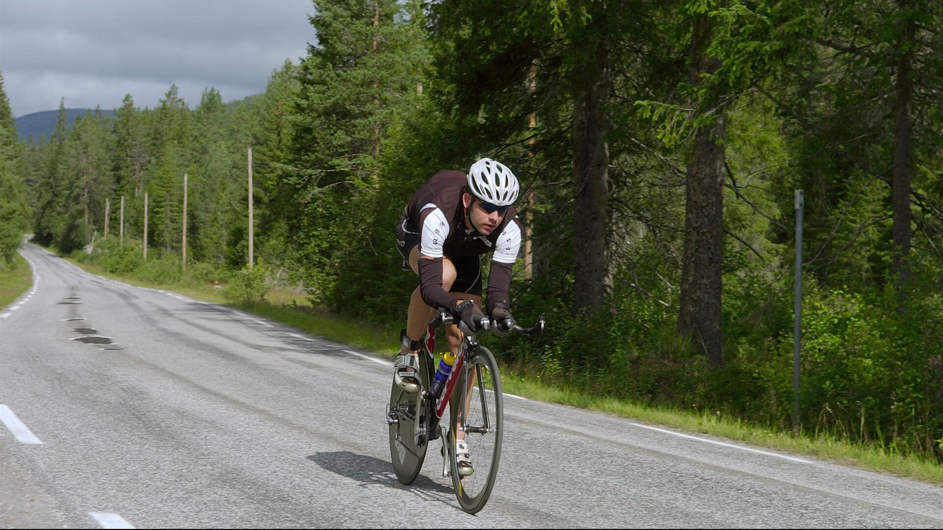 绝境中的双重爆发,马丁内利闪耀之夜,喀麦隆压哨逆转书写传奇