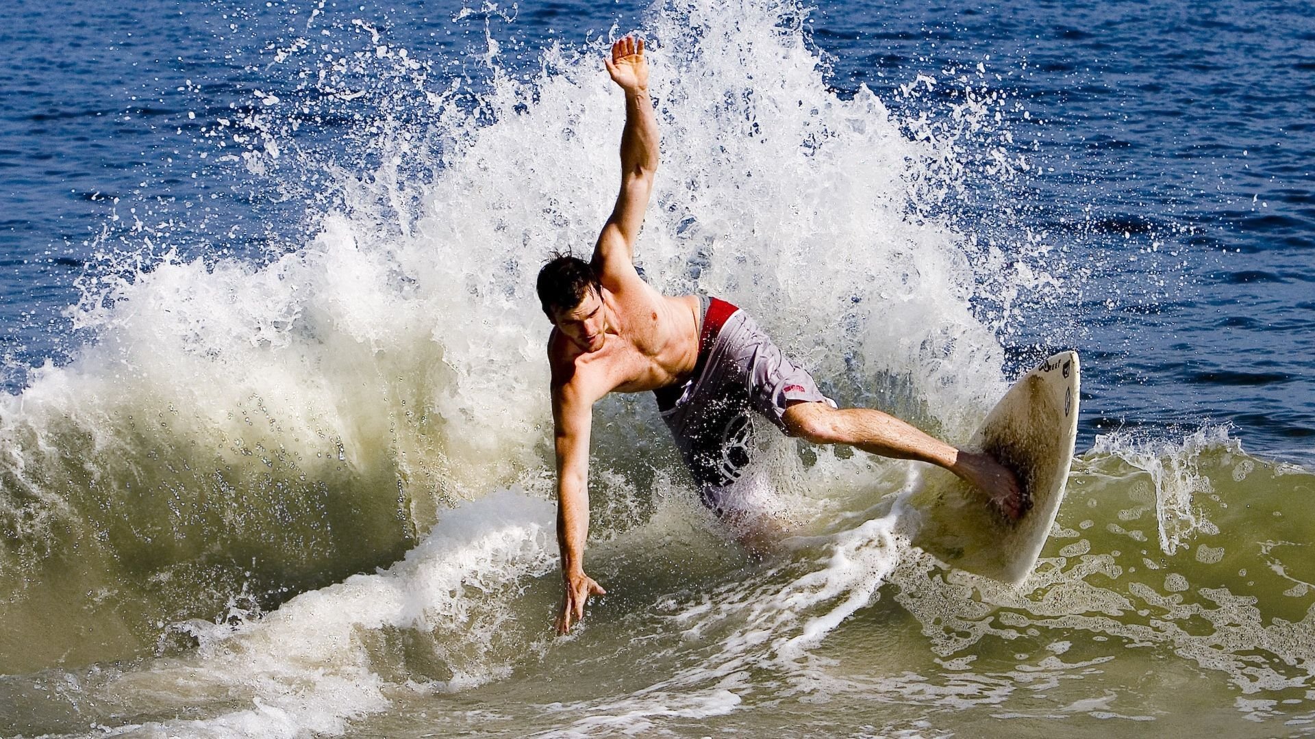 当足球与乒乓相遇，英格兰横扫日本，马龙式关键制胜诠释竞技真谛